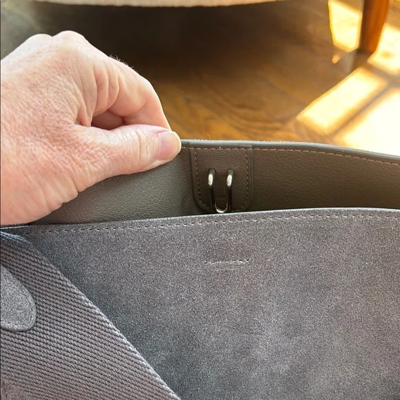 Celine Gray Suede Seau Bucket Bag with Elegant Minimalist Design - Picture 4 of 8